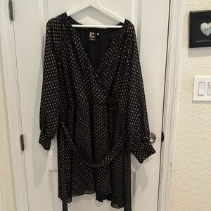 Black and gold print pattern long sleeved dress